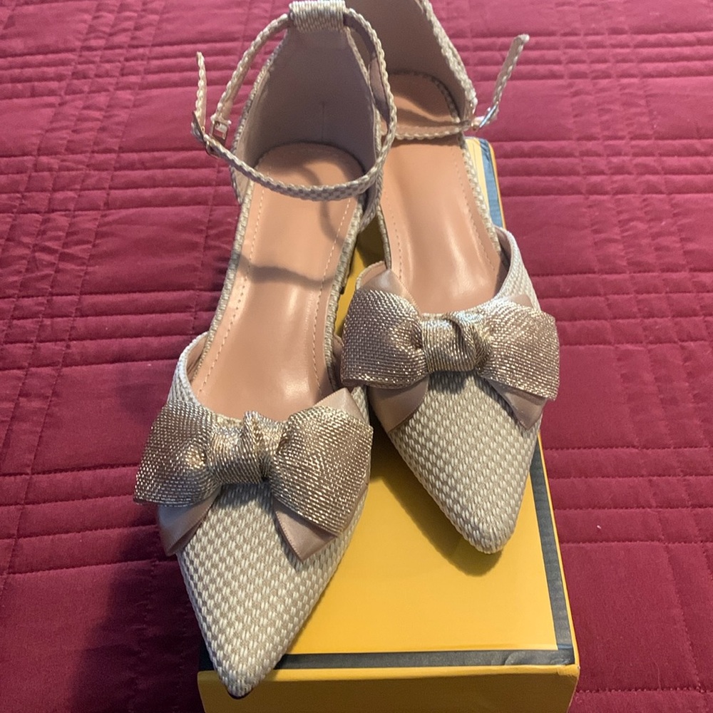 Woman’s size 41 (US size 10) tan/gold ankle strap 1” heels NEW